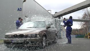 Glass-Stunt for a Commercial